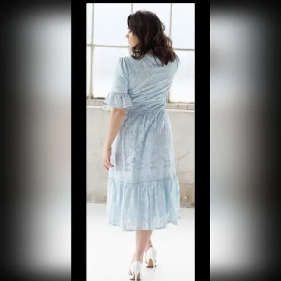 Belle Terre Ave Aly lace dress blue NWT - Picture 3 of 4